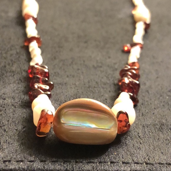 VTG 22”Mother Of Pearl/Garnet/Abalone Natural Semi Precious Stone Necklace - Picture 10 of 14